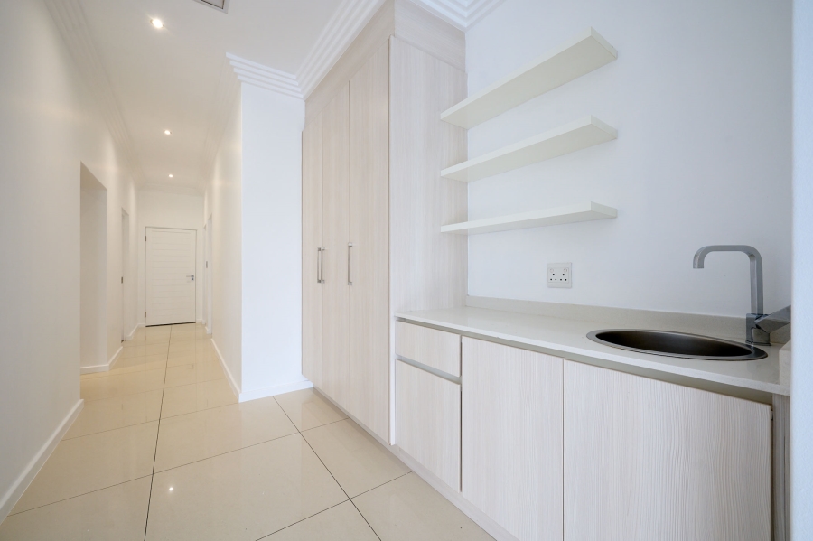 5 Bedroom Property for Sale in Waterfall Country Village Gauteng