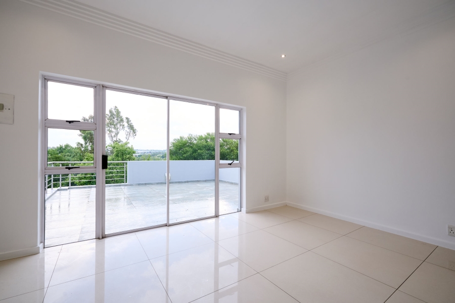 5 Bedroom Property for Sale in Waterfall Country Village Gauteng