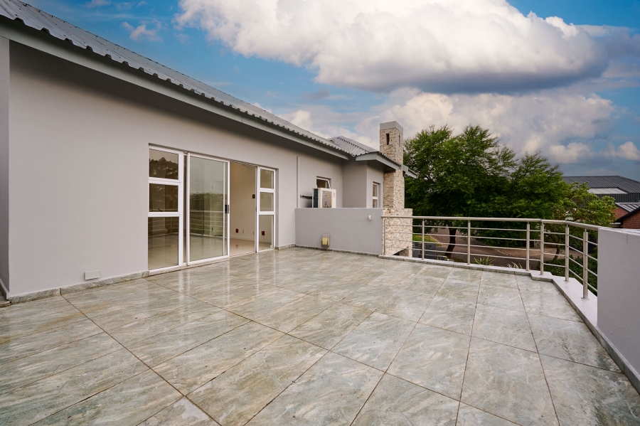 5 Bedroom Property for Sale in Waterfall Country Village Gauteng