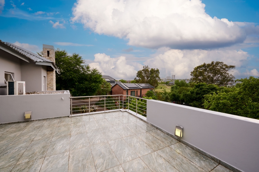 5 Bedroom Property for Sale in Waterfall Country Village Gauteng