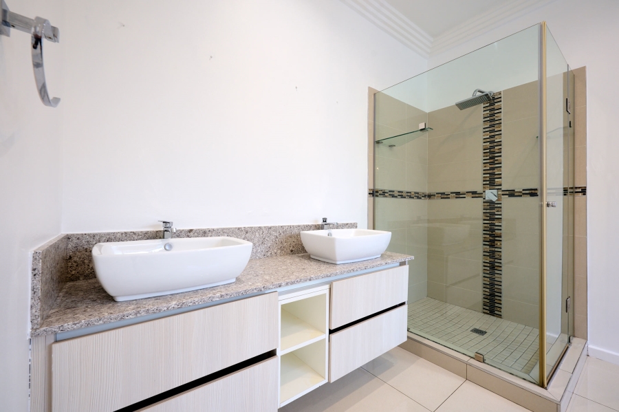 5 Bedroom Property for Sale in Waterfall Country Village Gauteng