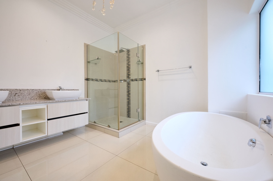 5 Bedroom Property for Sale in Waterfall Country Village Gauteng