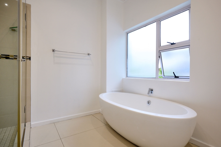 5 Bedroom Property for Sale in Waterfall Country Village Gauteng