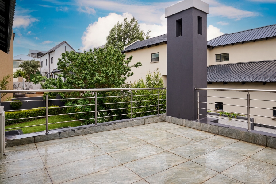 5 Bedroom Property for Sale in Waterfall Country Village Gauteng