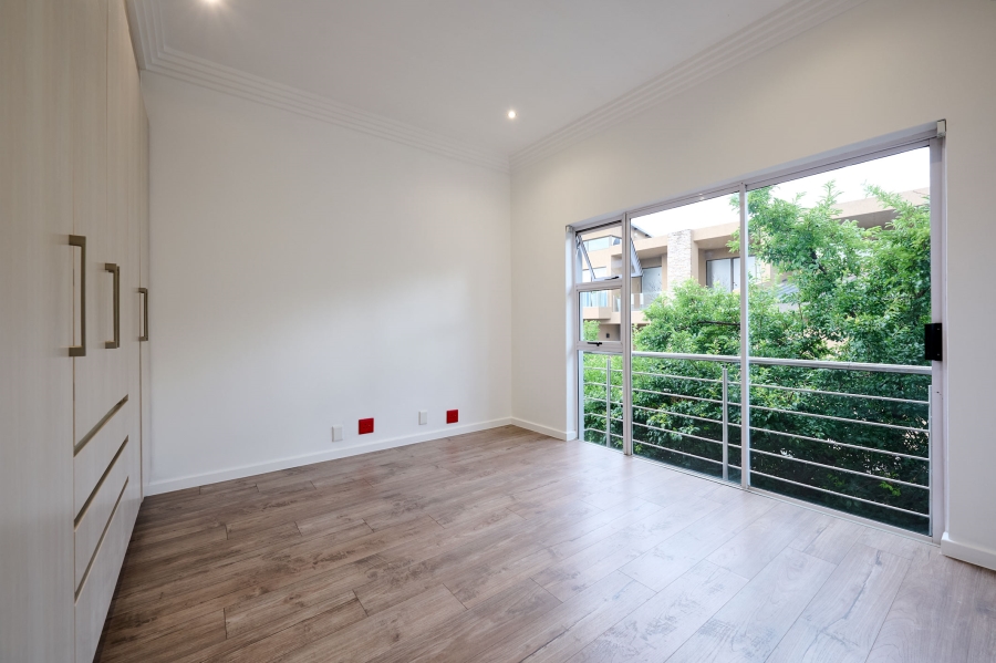 5 Bedroom Property for Sale in Waterfall Country Village Gauteng