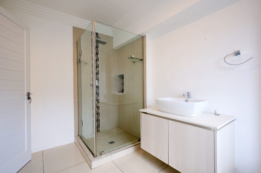 5 Bedroom Property for Sale in Waterfall Country Village Gauteng