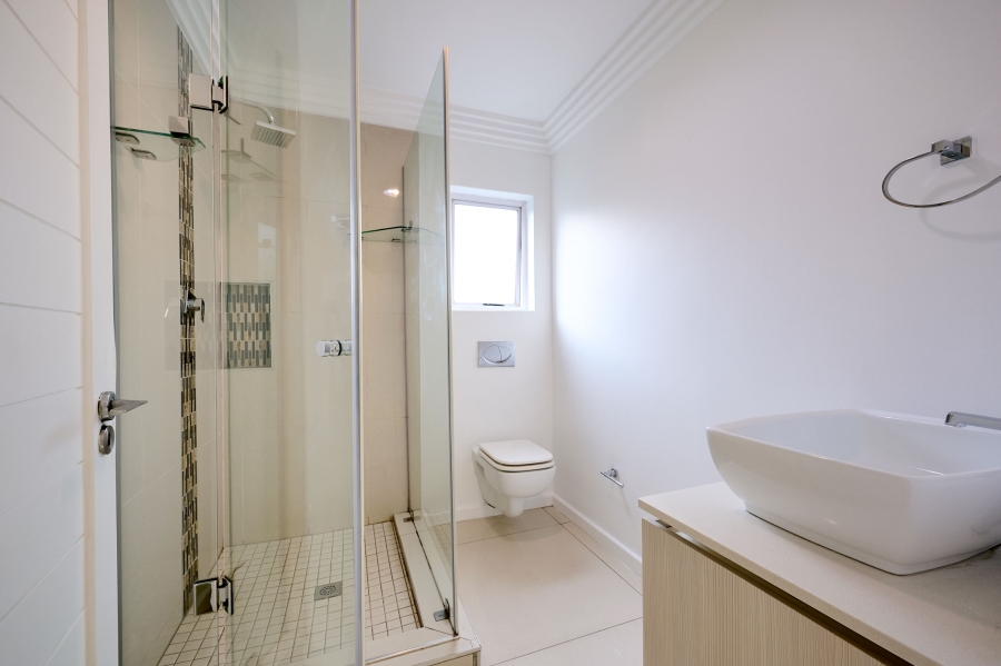5 Bedroom Property for Sale in Waterfall Country Village Gauteng