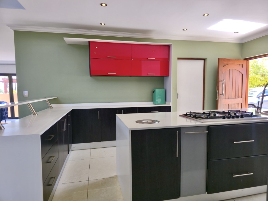 To Let 4 Bedroom Property for Rent in Glen Marais Gauteng