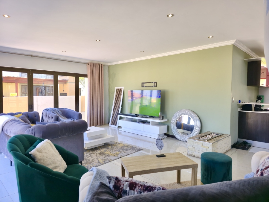 To Let 4 Bedroom Property for Rent in Glen Marais Gauteng