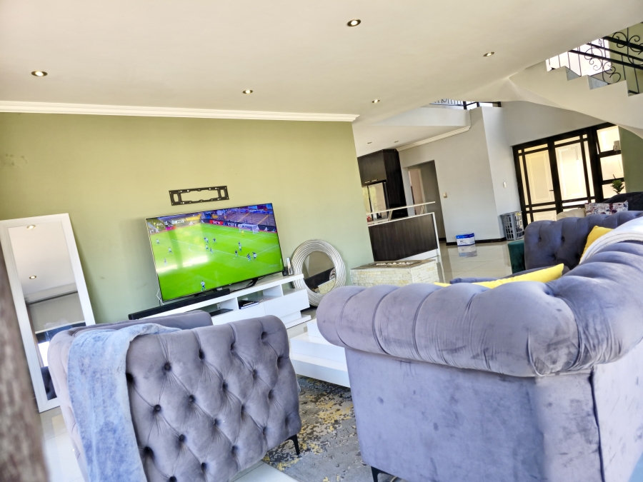 To Let 4 Bedroom Property for Rent in Glen Marais Gauteng