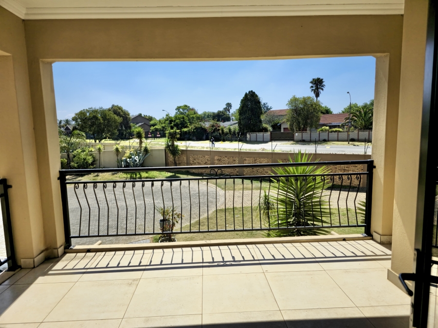 To Let 4 Bedroom Property for Rent in Glen Marais Gauteng