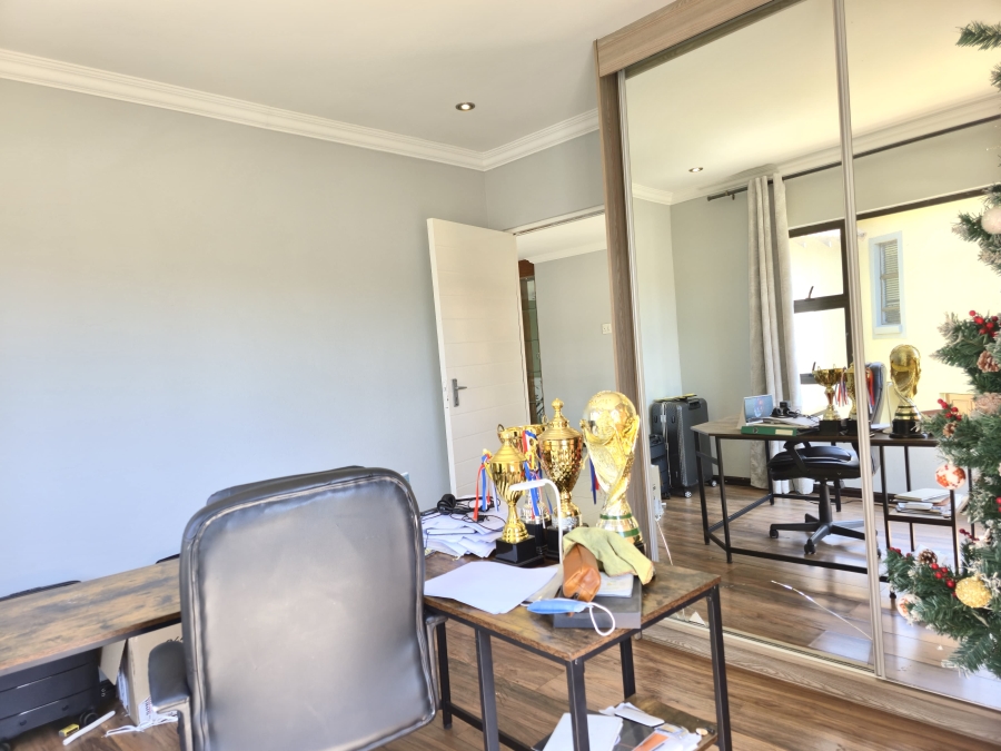 To Let 4 Bedroom Property for Rent in Glen Marais Gauteng