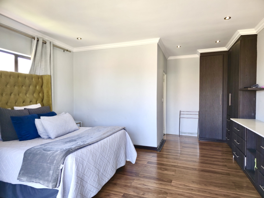 To Let 4 Bedroom Property for Rent in Glen Marais Gauteng