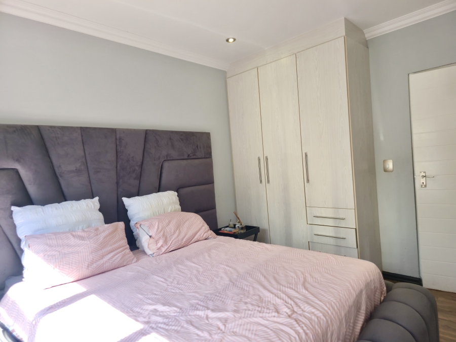 To Let 4 Bedroom Property for Rent in Glen Marais Gauteng