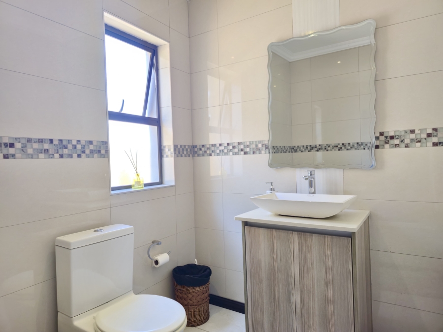 To Let 4 Bedroom Property for Rent in Glen Marais Gauteng