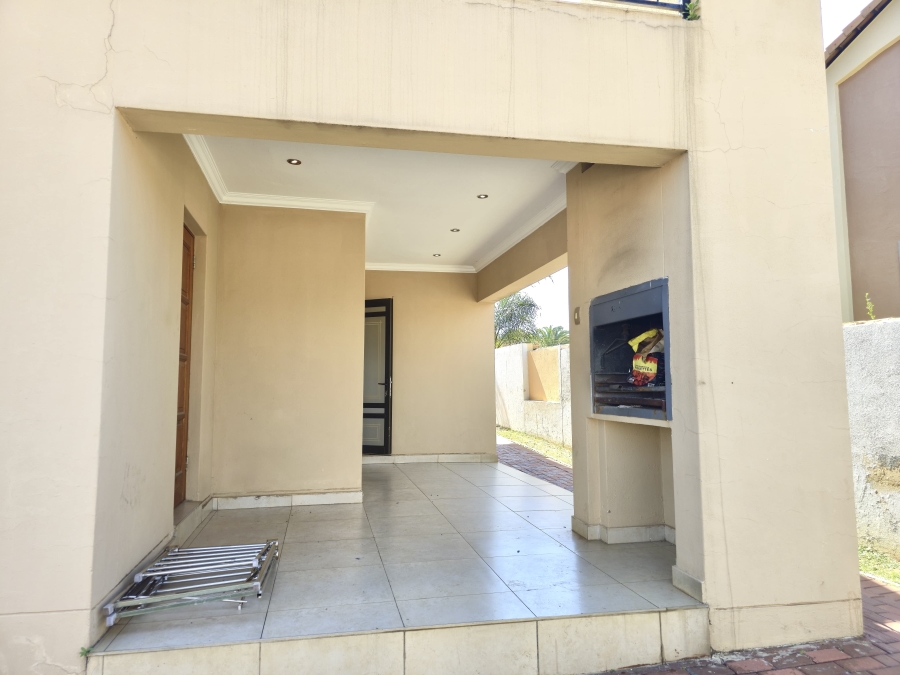 To Let 4 Bedroom Property for Rent in Glen Marais Gauteng