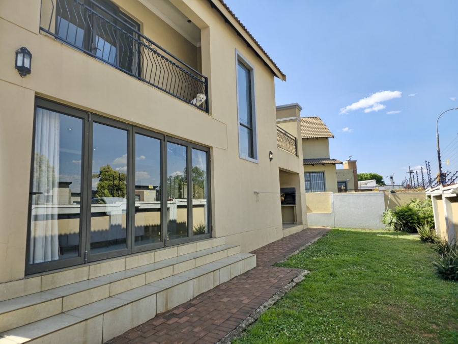 To Let 4 Bedroom Property for Rent in Glen Marais Gauteng