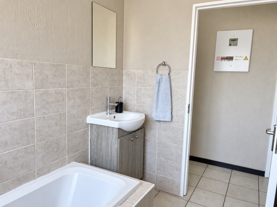 2 Bedroom Property for Sale in Wilgeheuwel Gauteng