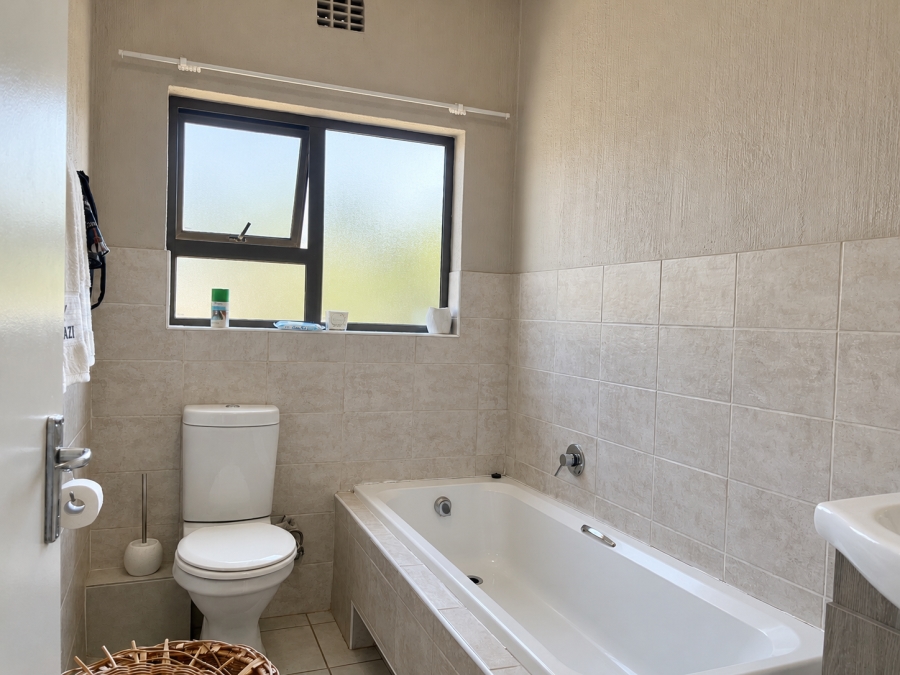 2 Bedroom Property for Sale in Wilgeheuwel Gauteng
