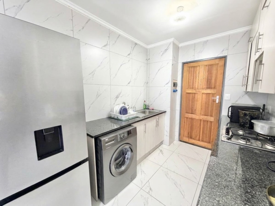 2 Bedroom Property for Sale in Noordwyk Gauteng