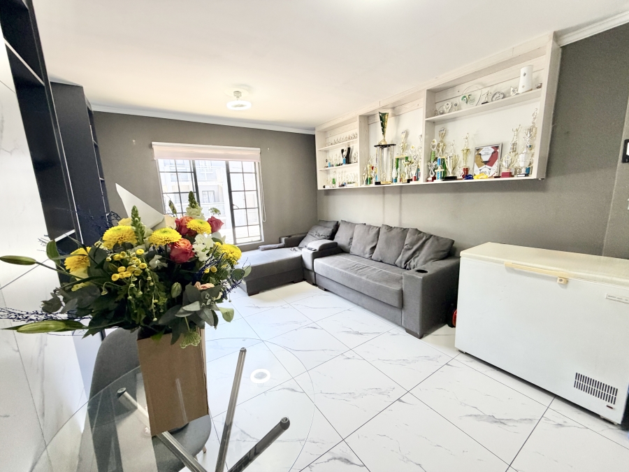 2 Bedroom Property for Sale in Noordwyk Gauteng
