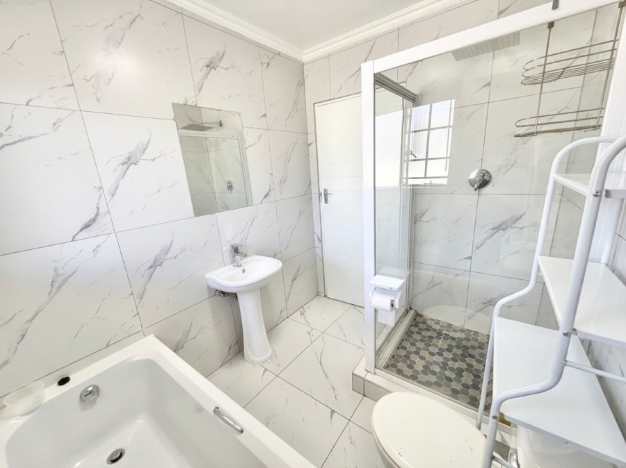 2 Bedroom Property for Sale in Noordwyk Gauteng