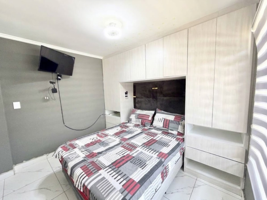 2 Bedroom Property for Sale in Noordwyk Gauteng