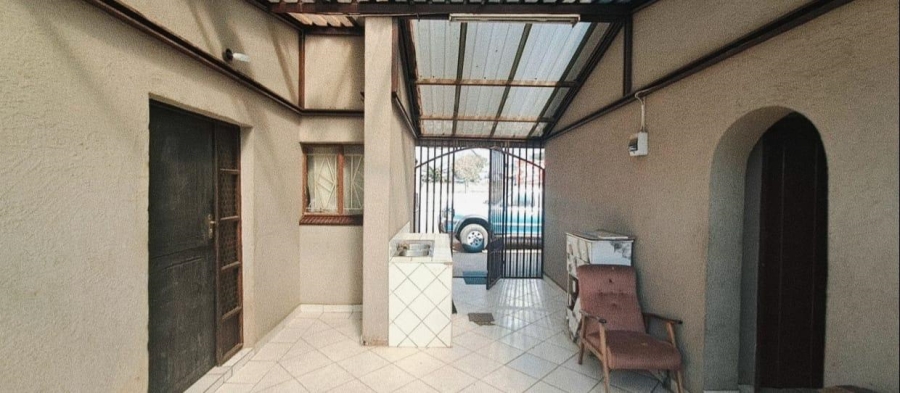 10 Bedroom Property for Sale in East Lynne Gauteng