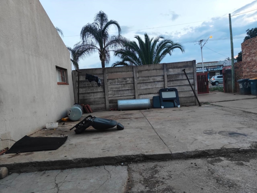 10 Bedroom Property for Sale in East Lynne Gauteng