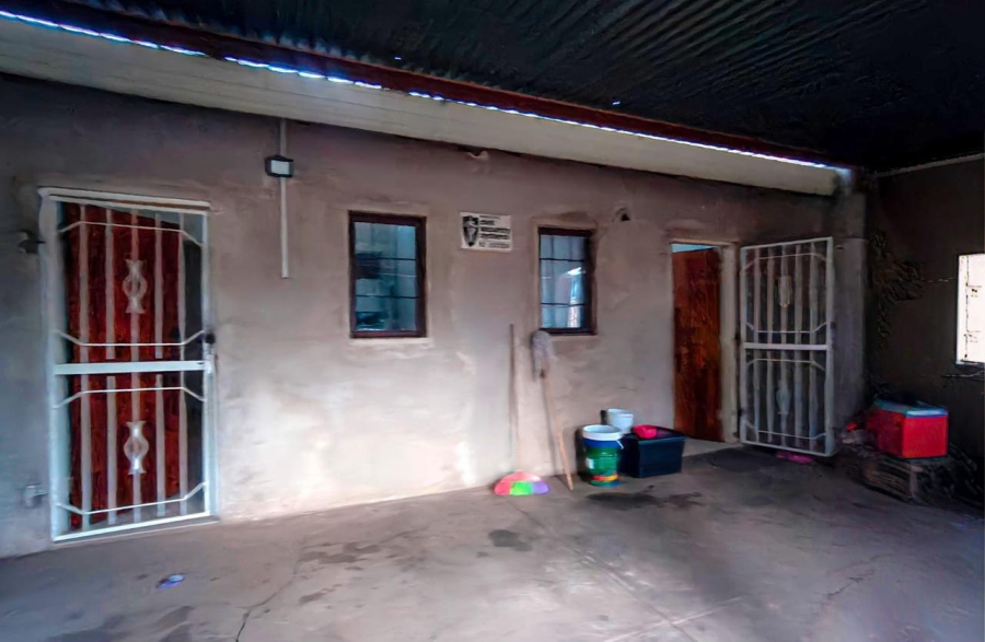 10 Bedroom Property for Sale in East Lynne Gauteng