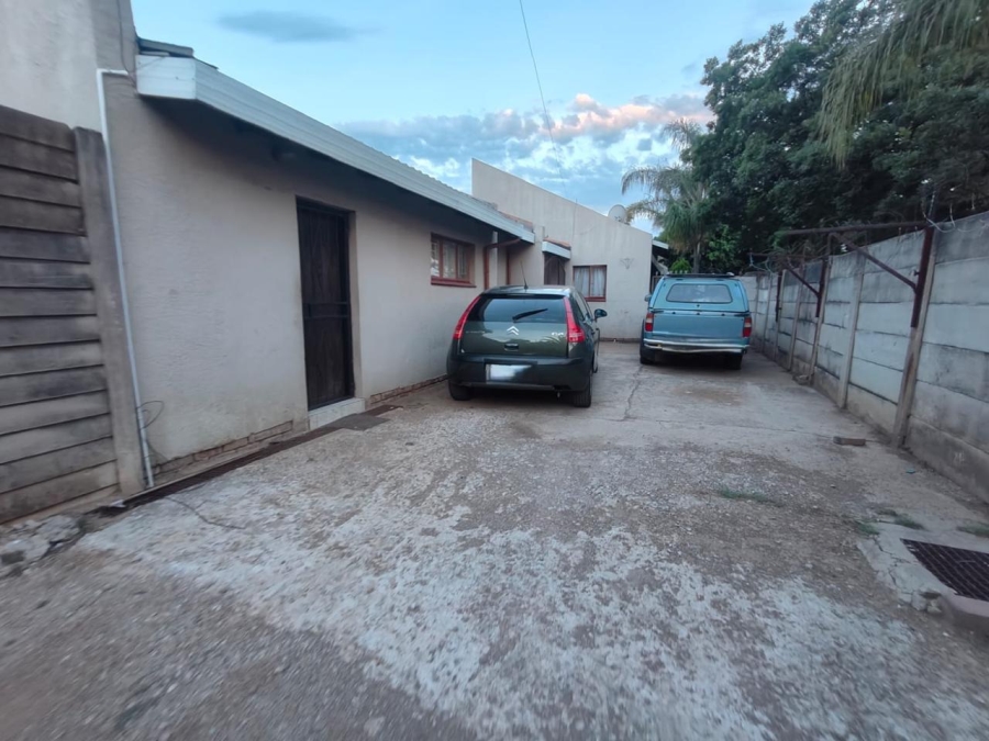 10 Bedroom Property for Sale in East Lynne Gauteng