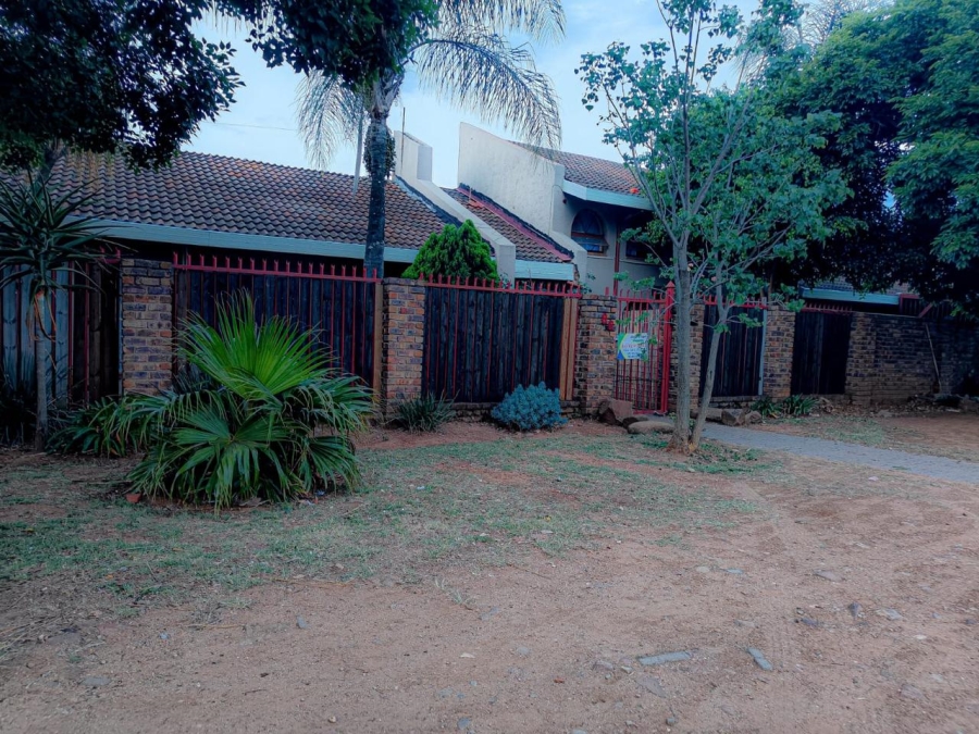 10 Bedroom Property for Sale in East Lynne Gauteng