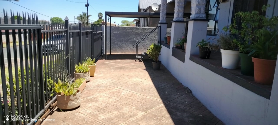 2 Bedroom Property for Sale in Krugersdorp North Gauteng