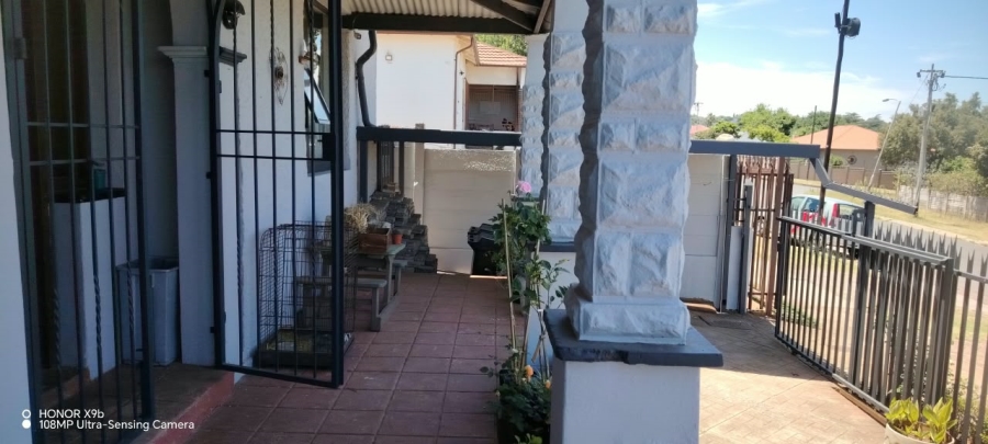 2 Bedroom Property for Sale in Krugersdorp North Gauteng