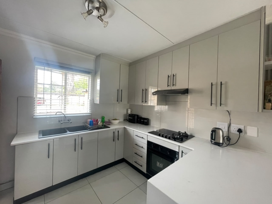 To Let 2 Bedroom Property for Rent in Noordwyk Gauteng