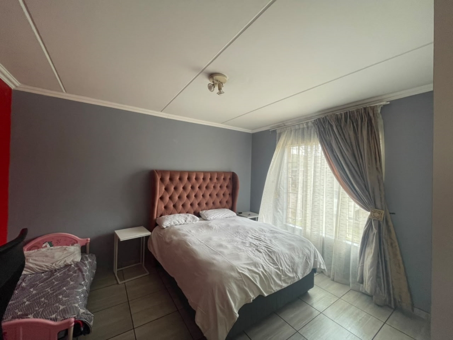 To Let 2 Bedroom Property for Rent in Noordwyk Gauteng