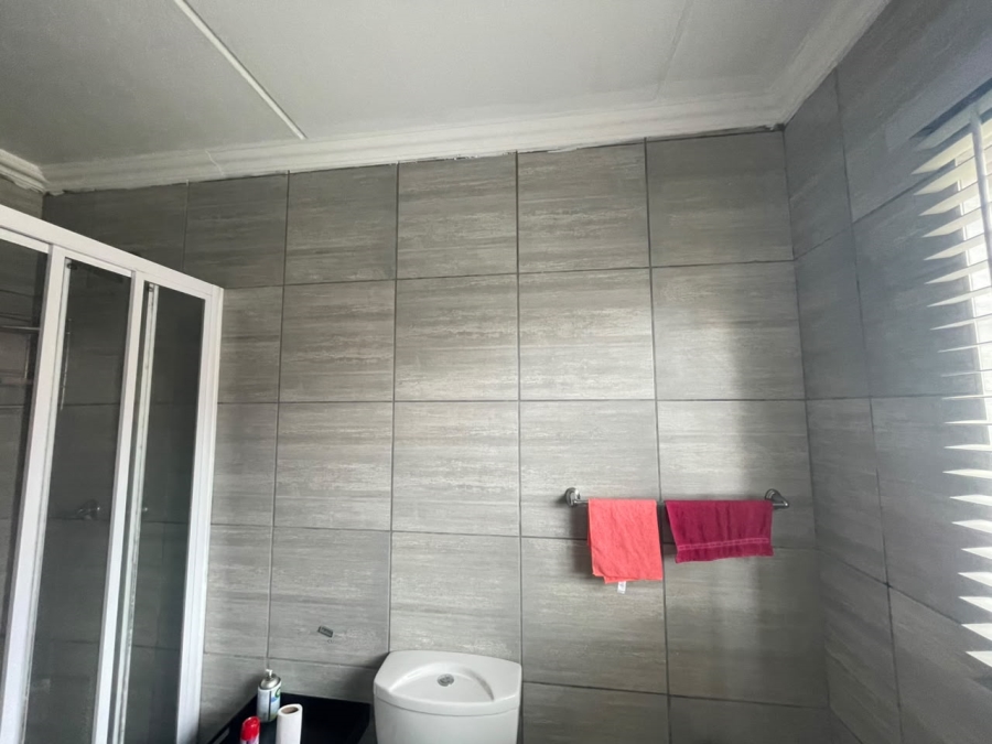 To Let 2 Bedroom Property for Rent in Noordwyk Gauteng