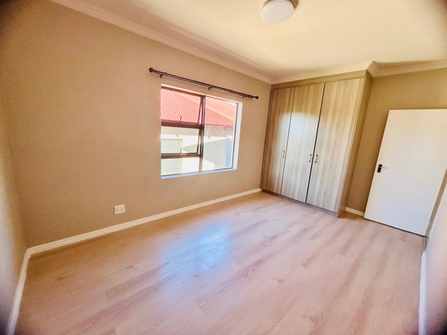 To Let 4 Bedroom Property for Rent in Needwood Gauteng