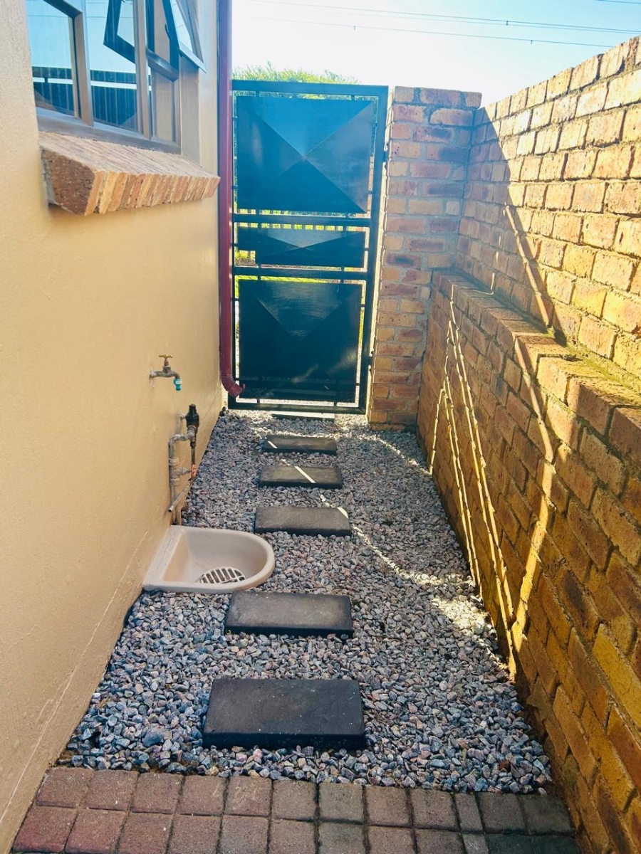 To Let 4 Bedroom Property for Rent in Needwood Gauteng