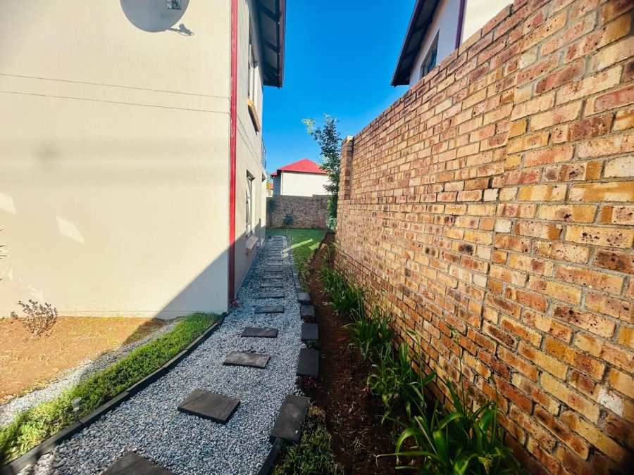 To Let 4 Bedroom Property for Rent in Needwood Gauteng