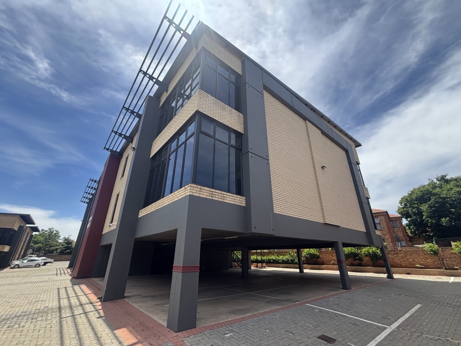 Commercial Property for Sale in Die Hoewes Gauteng