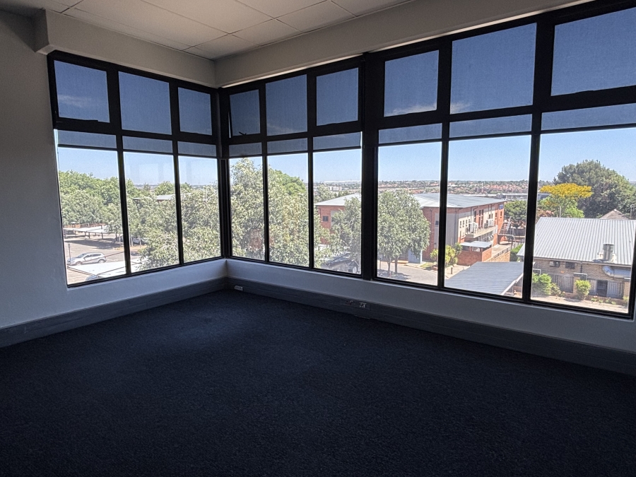 Commercial Property for Sale in Die Hoewes Gauteng