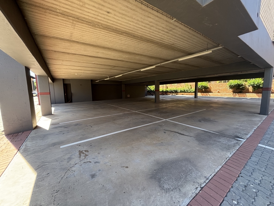 Commercial Property for Sale in Die Hoewes Gauteng