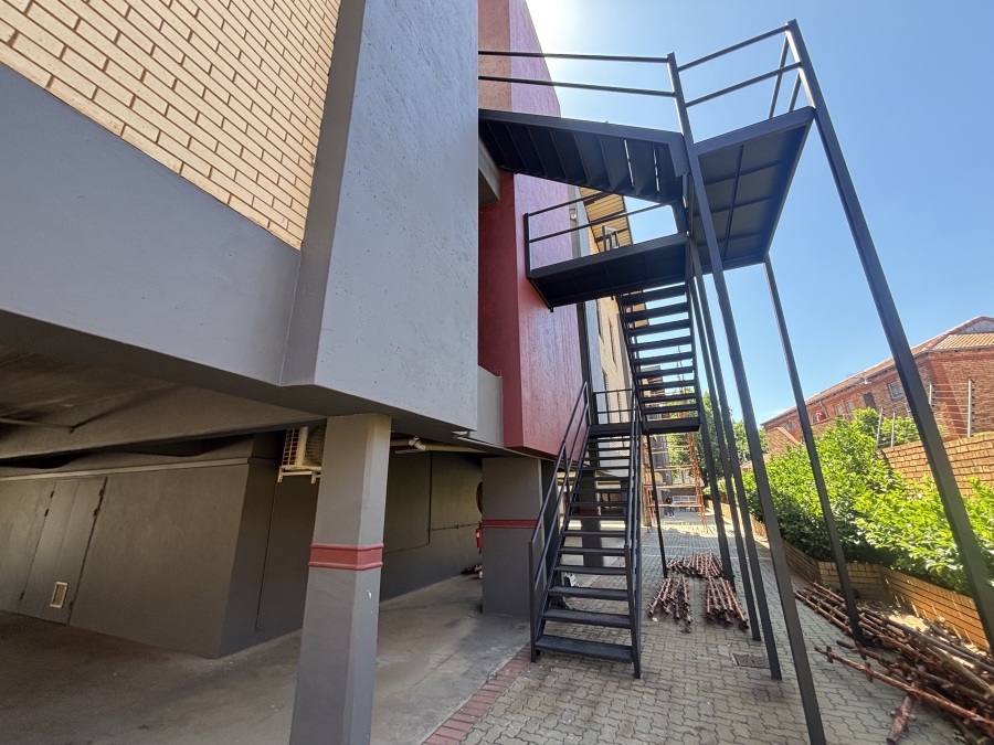Commercial Property for Sale in Die Hoewes Gauteng