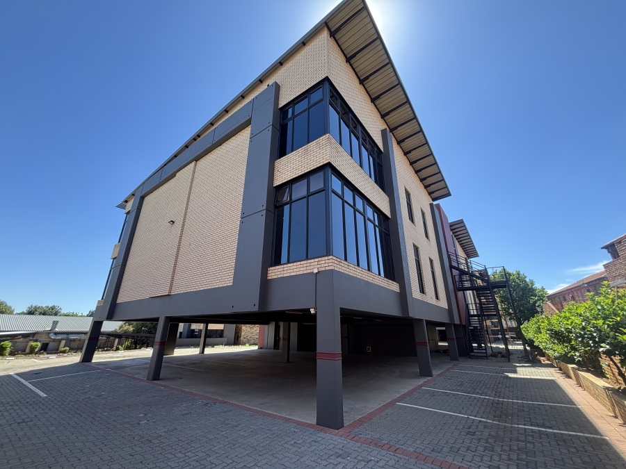 Commercial Property for Sale in Die Hoewes Gauteng