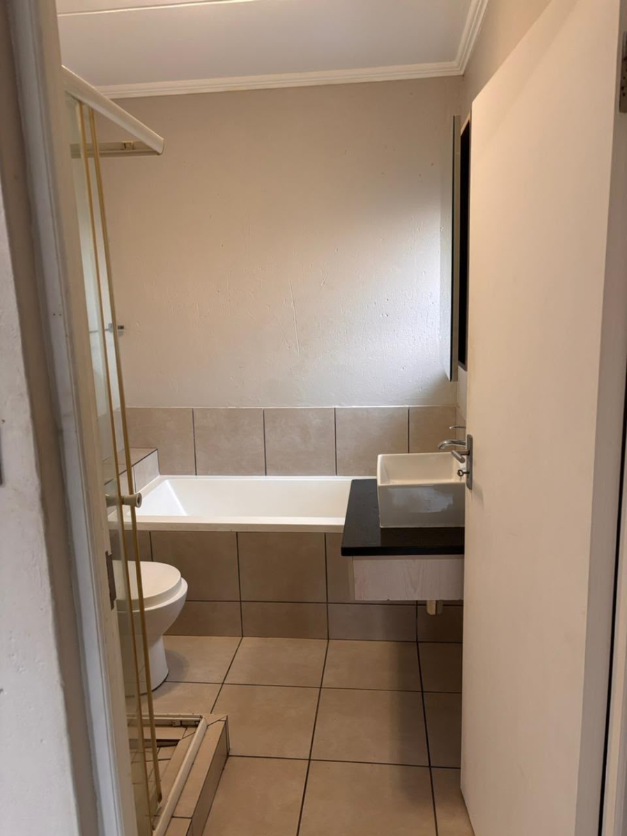 1 Bedroom Property for Sale in Beverley Gauteng