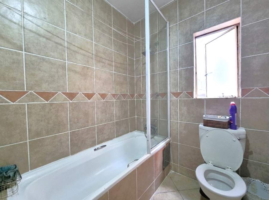 2 Bedroom Property for Sale in Vorna Valley Gauteng