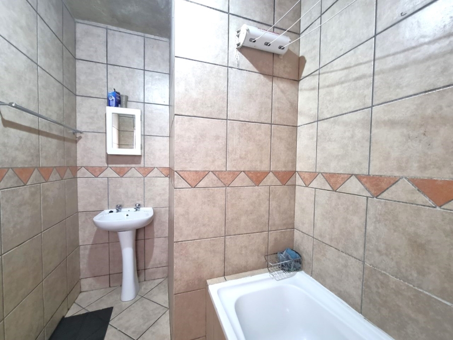 2 Bedroom Property for Sale in Vorna Valley Gauteng