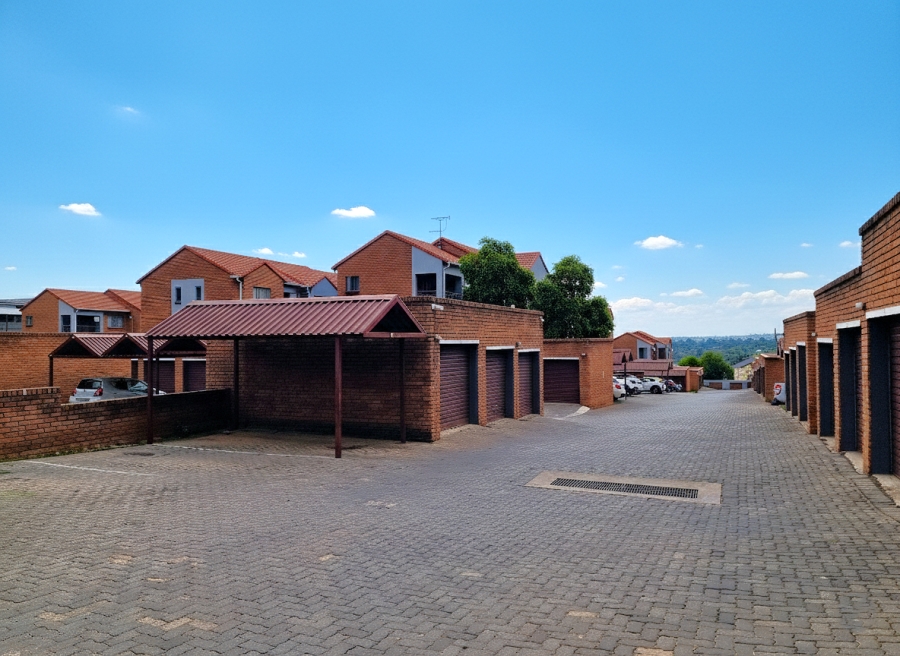 2 Bedroom Property for Sale in Vorna Valley Gauteng