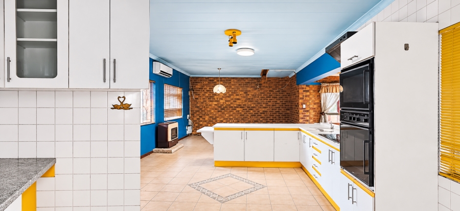 3 Bedroom Property for Sale in Country View Gauteng